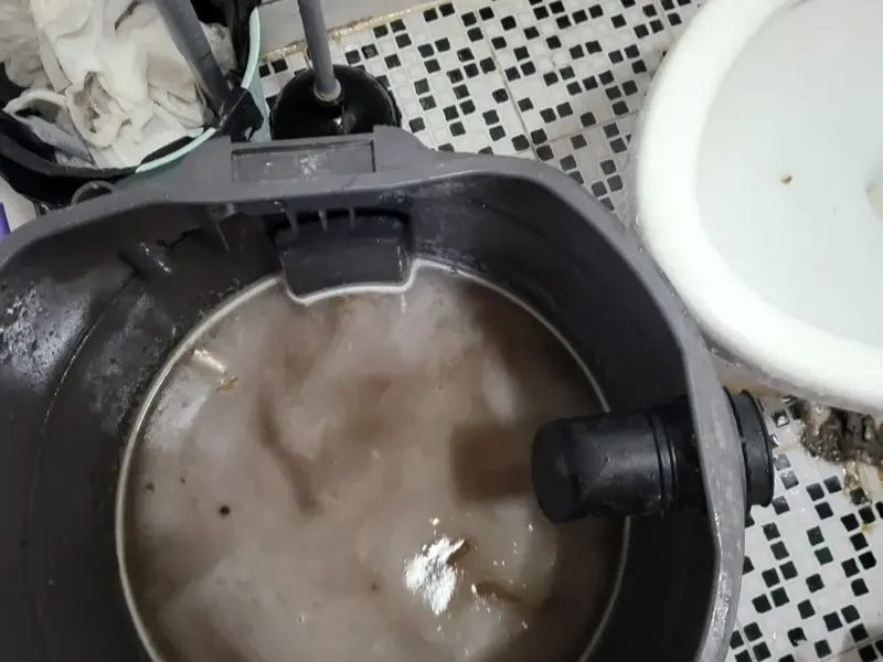 청주 상당구 석션 장비 통에 모인 오수